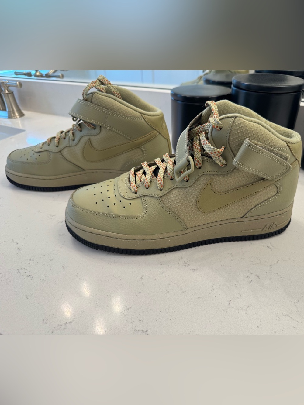 Nike men’s Air Force 1 Mid-Top ‘07 Sneakers in Olive